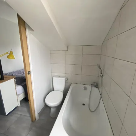 Avec Wi-fi Proche Des Thermes De Apartment